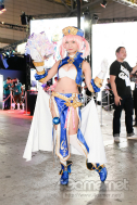 画像ギャラリー No.015のサムネイル画像 / TGS 2018会場を彩ったコンパニオン・コスプレイヤーの写真集をお届け。もちろんZIPファイル付き