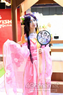 画像ギャラリー No.058のサムネイル画像 / TGS 2018会場を彩ったコンパニオン・コスプレイヤーの写真集をお届け。もちろんZIPファイル付き