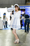 画像ギャラリー No.075のサムネイル画像 / TGS 2018会場を彩ったコンパニオン・コスプレイヤーの写真集をお届け。もちろんZIPファイル付き