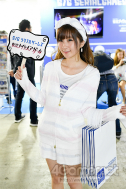 画像ギャラリー No.076のサムネイル画像 / TGS 2018会場を彩ったコンパニオン・コスプレイヤーの写真集をお届け。もちろんZIPファイル付き