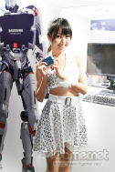 画像ギャラリー No.085のサムネイル画像 / TGS 2018会場を彩ったコンパニオン・コスプレイヤーの写真集をお届け。もちろんZIPファイル付き