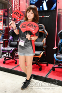 画像ギャラリー No.128のサムネイル画像 / TGS 2018会場を彩ったコンパニオン・コスプレイヤーの写真集をお届け。もちろんZIPファイル付き