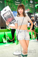 画像ギャラリー No.155のサムネイル画像 / TGS 2018会場を彩ったコンパニオン・コスプレイヤーの写真集をお届け。もちろんZIPファイル付き