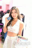 画像ギャラリー No.240のサムネイル画像 / TGS 2018会場を彩ったコンパニオン・コスプレイヤーの写真集をお届け。もちろんZIPファイル付き