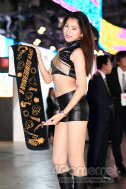 画像ギャラリー No.288のサムネイル画像 / TGS 2018会場を彩ったコンパニオン・コスプレイヤーの写真集をお届け。もちろんZIPファイル付き