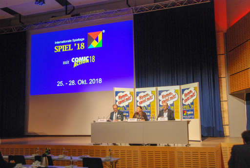 画像ギャラリー No.001のサムネイル画像 / ［SPIEL'18］2018年のアナログゲームのトレンドは？　一般公開日に先駆けて行われたプレスカンファレンスの模様をレポート