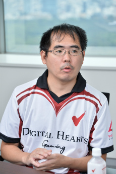 画像ギャラリー No.006のサムネイル画像 / 【PR】“eスポーツ選手”の実態に迫る。実業団スタイルで働く世界大会で優勝したゲーマーは普段，どんな仕事を？