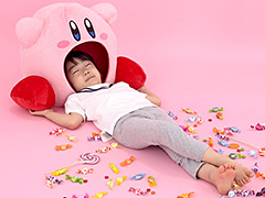 「星のカービィ」のカービィにすいこまれる……を再現可能なぬいぐるみ「すいこみっ！カービィ」が登場。予約受付が本日スタート