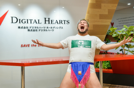 画像ギャラリー No.032のサムネイル画像 / 【PR】男色ディーノ選手がデバッグ業務に挑戦。適性テストの結果はいかに? デジタルハーツの“エキスパートデバッガー”に突撃取材も
