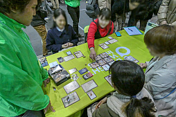 画像ギャラリー No.012のサムネイル画像 / アナログゲームイベント「ゲームマーケット2019 大阪」をレポート。海外のクリエイターや出版社は日本の市場をどう見ているのか