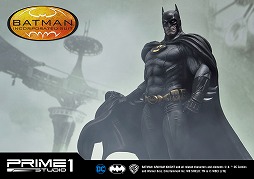 画像ギャラリー No.004のサムネイル画像 / 「バットマン:アーカム・ナイト」に登場したインコーポレイテッドスーツ版バットマンのフィギュアが発売決定