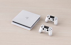画像ギャラリー No.012のサムネイル画像 / フィギュアの小物にぴったり（？） PS4本体とPS VRのミニチュアフィギュアがカプセル自販機で8月第2週より順次発売へ