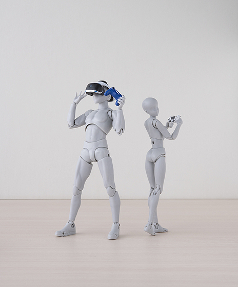 画像ギャラリー No.014のサムネイル画像 / フィギュアの小物にぴったり（？） PS4本体とPS VRのミニチュアフィギュアがカプセル自販機で8月第2週より順次発売へ