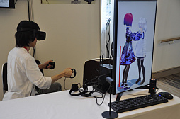 画像ギャラリー No.003のサムネイル画像 / ［CEDEC 2019］「ギフトが当たると勝手に動くVTuberアバター」セッションレポート。2人のVTuberが握手し・肩をつかみ・抱き寄せる。物理エンジンを利用した演技サポートシステムを体験