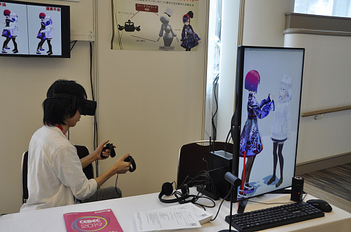画像ギャラリー No.007のサムネイル画像 / ［CEDEC 2019］「ギフトが当たると勝手に動くVTuberアバター」セッションレポート。2人のVTuberが握手し・肩をつかみ・抱き寄せる。物理エンジンを利用した演技サポートシステムを体験