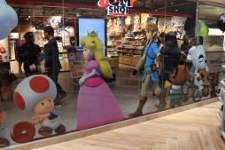 画像ギャラリー No.035のサムネイル画像 / 国内初の任天堂直営店「Nintendo TOKYO」やカプコン初のオフィシャルショップが並ぶ，ゲームファン必見の「渋谷PARCO」6階をレポート