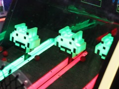 ［JAEPO2020］実物のボールを発射してインベーダーを撃退せよ！「スペースインベーダー カウンターアタック」プレイレポート