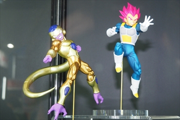 画像ギャラリー No.009のサムネイル画像 / 人気タイトルのキャラクタープライズが続々登場。「第59回プライズフェア」フォトレポート(その2):BANDAI SPIRITS/タイトー/エイコー編
