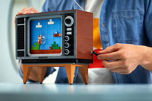 画像ギャラリー No.003のサムネイル画像 / 「LEGO NES」がレゴと任天堂の新たなコラボ製品として8月1日発売へ。1980年代スタイルのテレビセットと共にスーパーマリオの世界を再現