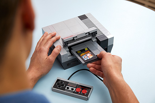 画像ギャラリー No.004のサムネイル画像 / 「LEGO NES」がレゴと任天堂の新たなコラボ製品として8月1日発売へ。1980年代スタイルのテレビセットと共にスーパーマリオの世界を再現