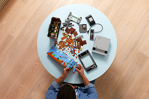 画像ギャラリー No.006のサムネイル画像 / 「LEGO NES」がレゴと任天堂の新たなコラボ製品として8月1日発売へ。1980年代スタイルのテレビセットと共にスーパーマリオの世界を再現