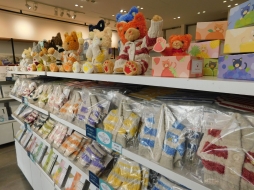 画像ギャラリー No.004のサムネイル画像 / 「うたの☆プリンスさまっ♪」SHINING STOREが4都市で順次オープン。原宿店のフォトレポートで，アイドルたちの魅力あふれるコンセプトグッズを紹介