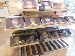 画像ギャラリー No.011のサムネイル画像 / 「うたの☆プリンスさまっ♪」SHINING STOREが4都市で順次オープン。原宿店のフォトレポートで，アイドルたちの魅力あふれるコンセプトグッズを紹介