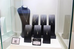 画像ギャラリー No.007のサムネイル画像 / 「ツイステ」や「カービィ」などのキャラクタージュエリーがいっぱい。ジュエリー専門店U-TREASUREがオトメイトビルに移転