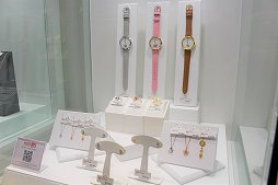 画像ギャラリー No.010のサムネイル画像 / 「ツイステ」や「カービィ」などのキャラクタージュエリーがいっぱい。ジュエリー専門店U-TREASUREがオトメイトビルに移転