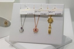 画像ギャラリー No.011のサムネイル画像 / 「ツイステ」や「カービィ」などのキャラクタージュエリーがいっぱい。ジュエリー専門店U-TREASUREがオトメイトビルに移転