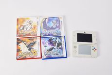 画像ギャラリー No.030のサムネイル画像 / 「ポケットモンスター」シリーズの25周年記念ムービーが公開に。ゲームやアニメ，グッズなど，100を超える作品をとおして“ポケモンの25年”を紹介