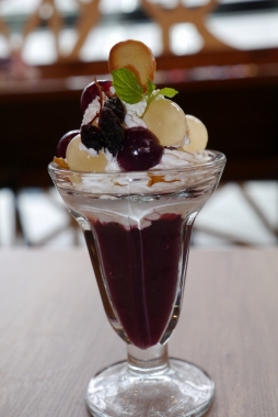 画像ギャラリー No.010のサムネイル画像 / カプコンカフェで「逆転裁判」コラボが5月21日にスタート。キャラクターをイメージしたメニューや,浴衣姿の成歩堂たちが描かれたグッズを紹介