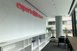 画像ギャラリー No.004のサムネイル画像 / 「esports 銀座 school」学校説明会の親子体験レポートをお届け。eスポーツの勉強と高校との両立は? 保護者として気になる点も確認してきた