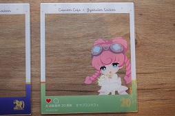 画像ギャラリー No.010のサムネイル画像 / カプコンカフェ×「逆転裁判」シリーズではキャラたちがきらびやかな盛装で登場！ 一部グッズの先行公開＆試食レポートをお届け