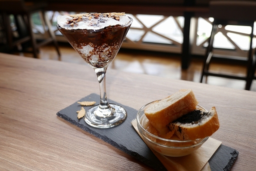 画像ギャラリー No.014のサムネイル画像 / カプコンカフェ×「逆転裁判」シリーズではキャラたちがきらびやかな盛装で登場！ 一部グッズの先行公開＆試食レポートをお届け