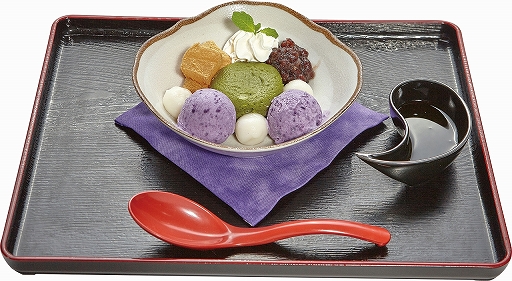 画像ギャラリー No.021のサムネイル画像 / カプコンカフェ×「逆転裁判」シリーズではキャラたちがきらびやかな盛装で登場！ 一部グッズの先行公開＆試食レポートをお届け