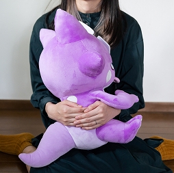 画像ギャラリー No.004のサムネイル画像 / 「ポケットモンスター」の“エレズン”をモチーフにしたぬいぐるみ型クッションとアームレストのセットが登場