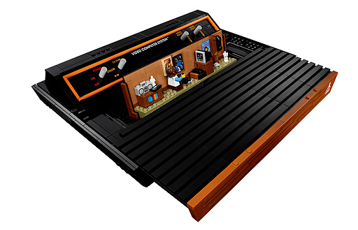 画像ギャラリー No.005のサムネイル画像 / レゴの新セット「Atari 2600」が8月1日に登場。付属のカートリッジを挿入可，ジョイスティックも“実物そっくり”に動かせる