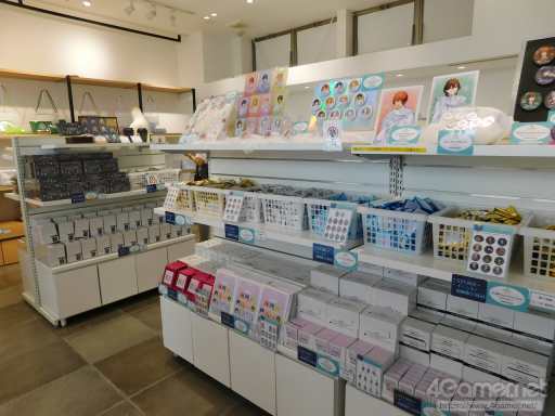 画像ギャラリー No.007のサムネイル画像 / 「うたの☆プリンスさまっ♪」SHINING STOREの内覧会レポートをお届け。2022年は夏にぴったりなアイテムラインナップに注目！