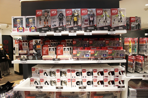 画像ギャラリー No.007のサムネイル画像 / 「INFOLENS GEEK SHOP」が池袋パルコに本日オープン。「Apex Legends」など人気タイトルの公式グッズが勢ぞろい