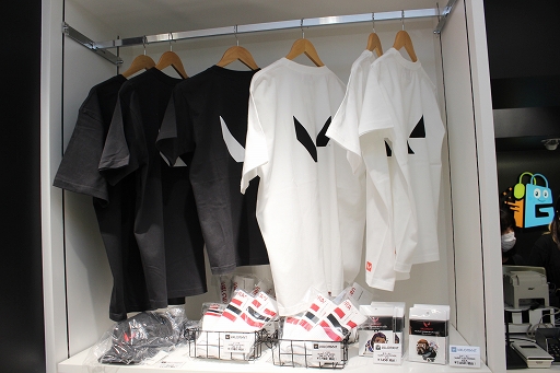 画像ギャラリー No.009のサムネイル画像 / 「INFOLENS GEEK SHOP」が池袋パルコに本日オープン。「Apex Legends」など人気タイトルの公式グッズが勢ぞろい