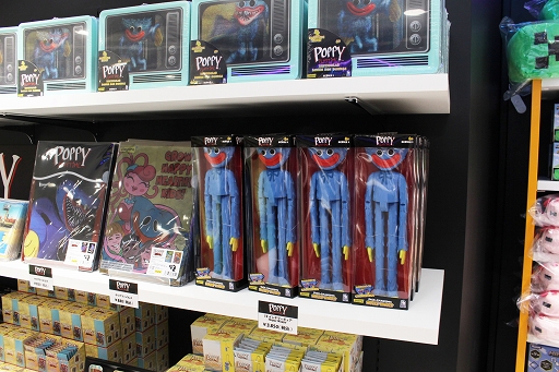 画像ギャラリー No.011のサムネイル画像 / 「INFOLENS GEEK SHOP」が池袋パルコに本日オープン。「Apex Legends」など人気タイトルの公式グッズが勢ぞろい