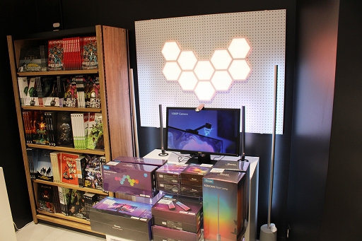 画像ギャラリー No.020のサムネイル画像 / 「INFOLENS GEEK SHOP」が池袋パルコに本日オープン。「Apex Legends」など人気タイトルの公式グッズが勢ぞろい