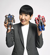画像ギャラリー No.009のサムネイル画像 / 和田アキ子さん，実は巨大ロボット!?　「トランスフォーマー／ビースト覚醒」玩具シリーズのアンバサダー就任と新CMの放送情報が公開に