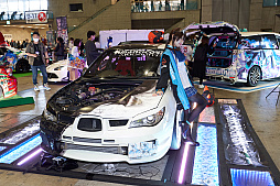 画像ギャラリー No.041のサムネイル画像 / 「ニコニコ超会議2023」フォトレポート。ステージイベントは声出しも解禁，参加者にニコニコ笑顔が浮かんだ会場の様子をお届け