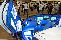 画像ギャラリー No.046のサムネイル画像 / 「ニコニコ超会議2023」フォトレポート。ステージイベントは声出しも解禁，参加者にニコニコ笑顔が浮かんだ会場の様子をお届け
