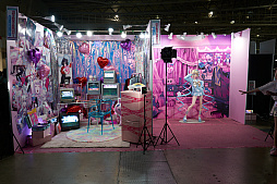 画像ギャラリー No.080のサムネイル画像 / 「ニコニコ超会議2023」フォトレポート。ステージイベントは声出しも解禁,参加者にニコニコ笑顔が浮かんだ会場の様子をお届け