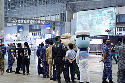 画像ギャラリー No.129のサムネイル画像 / 「ニコニコ超会議2023」フォトレポート。ステージイベントは声出しも解禁，参加者にニコニコ笑顔が浮かんだ会場の様子をお届け