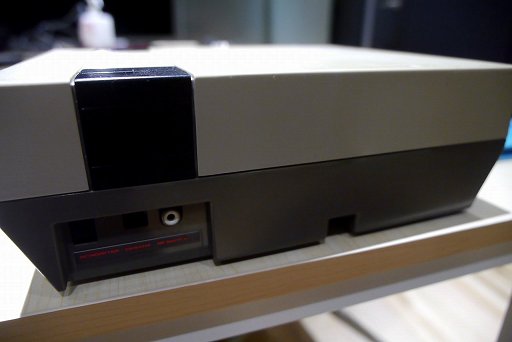 画像ギャラリー No.011のサムネイル画像 / 40周年を迎えたファミコンのハードを懐かしんでみる。ビデオゲームの楽しさを教えてくれた，赤と白の可愛いヤツ