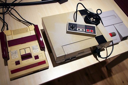 画像ギャラリー No.027のサムネイル画像 / 40周年を迎えたファミコンのハードを懐かしんでみる。ビデオゲームの楽しさを教えてくれた，赤と白の可愛いヤツ